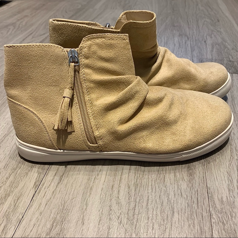 Joe Boxer tan Suede zip up tennis shoe bootie Size 9